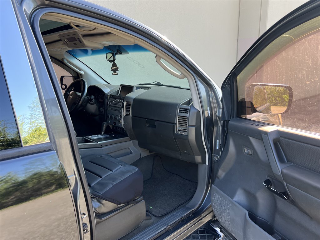 2005 Nissan Armada SE photo