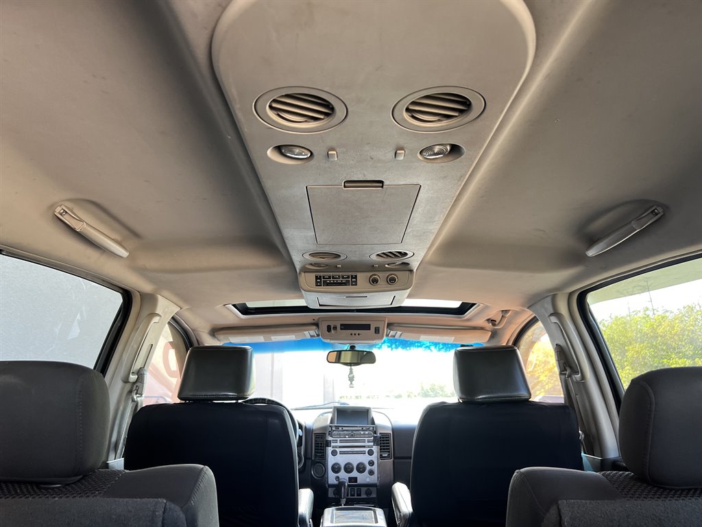 2005 Nissan Armada SE photo