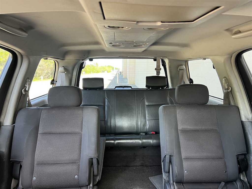 2005 Nissan Armada SE photo