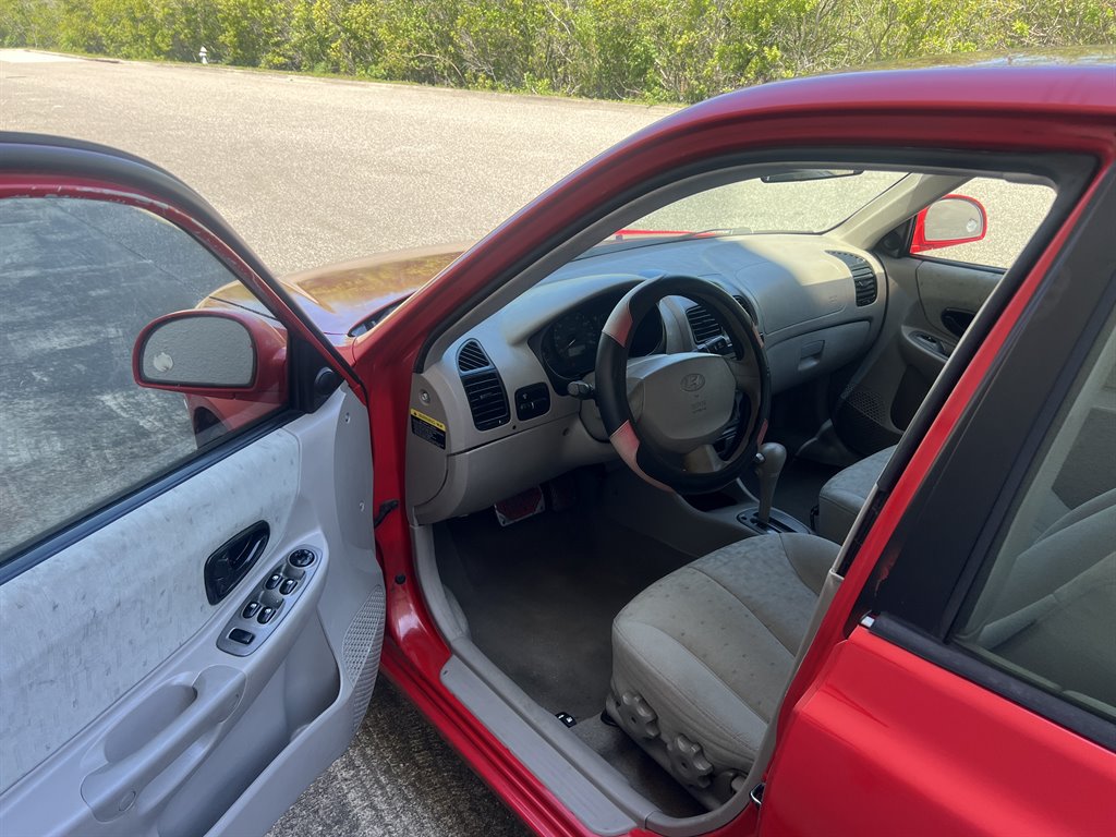 2005 Hyundai Accent GLS photo