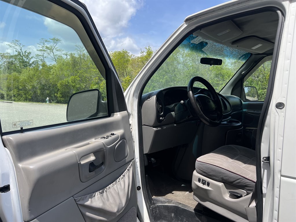 1998 Ford E-150 - $4,999