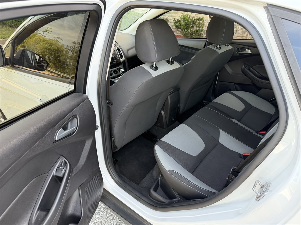 2012 Ford Focus - $4,699