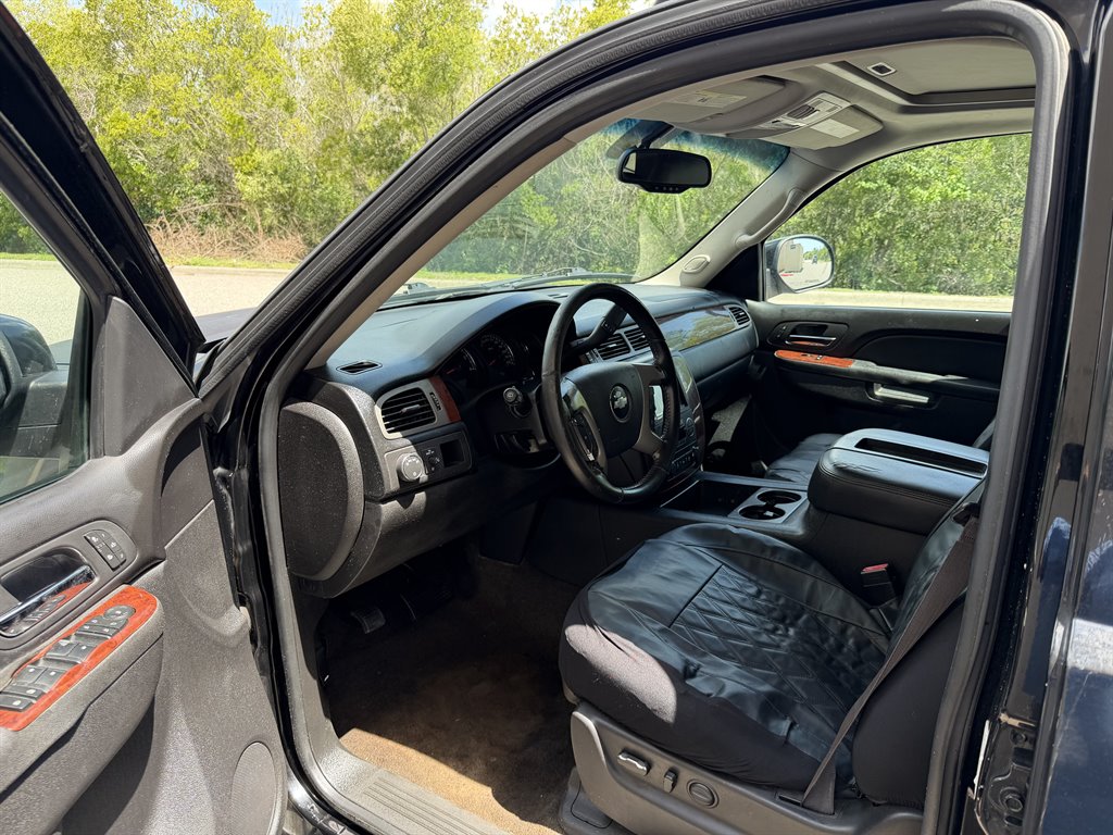 2013 Chevrolet Suburban - $5,999