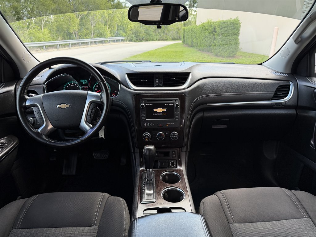 2017 Chevrolet Traverse - $9,499