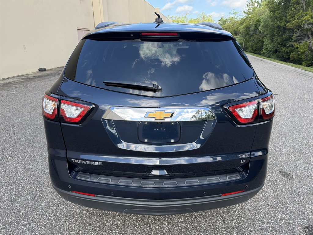 2017 Chevrolet Traverse - $9,499