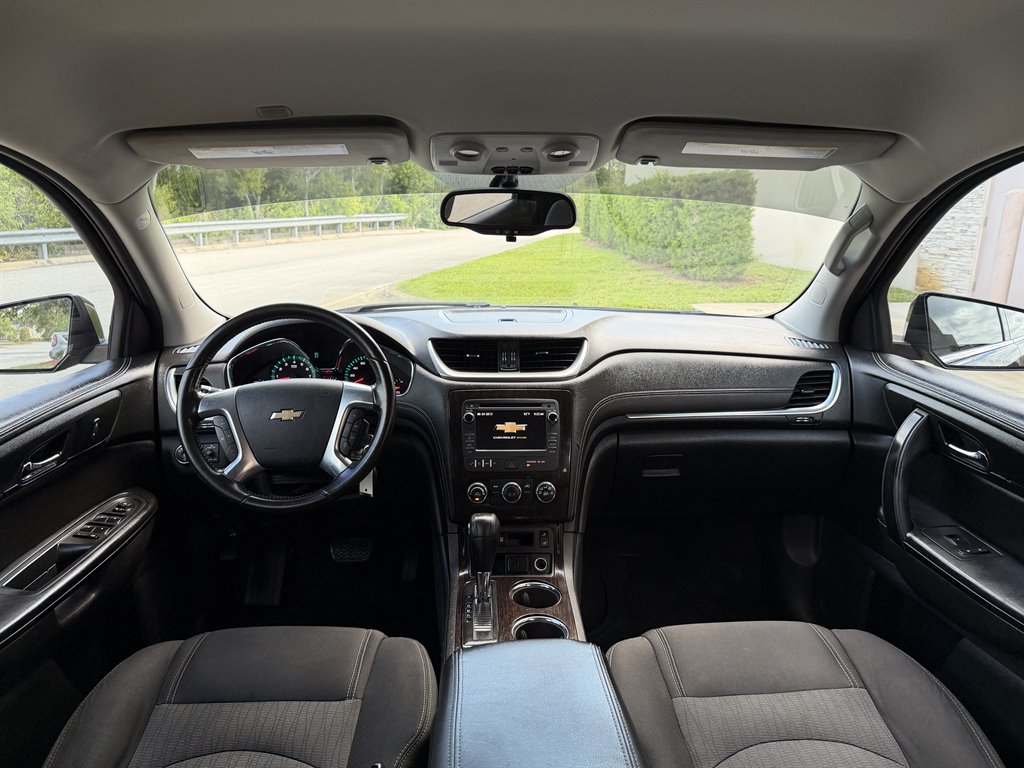 2017 Chevrolet Traverse - $9,499