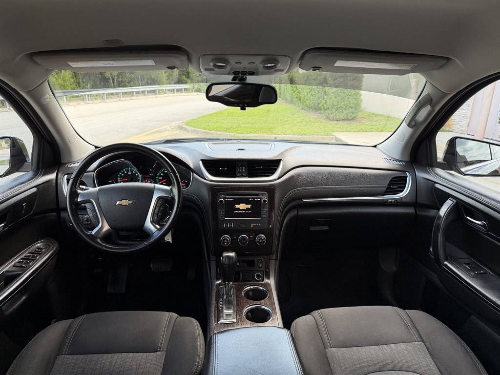 2017 Chevrolet Traverse - $9,499