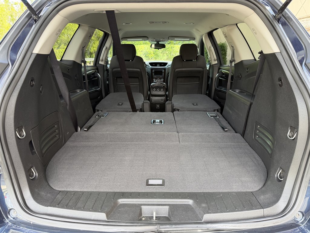 2017 Chevrolet Traverse - $9,499