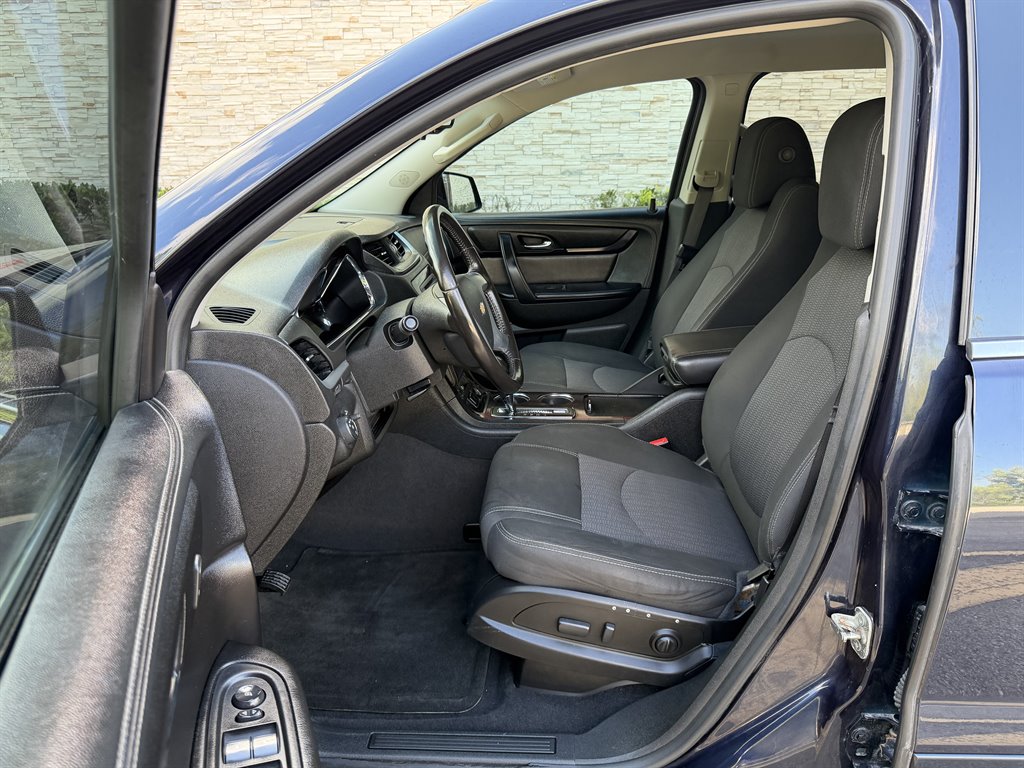 2017 Chevrolet Traverse - $9,499