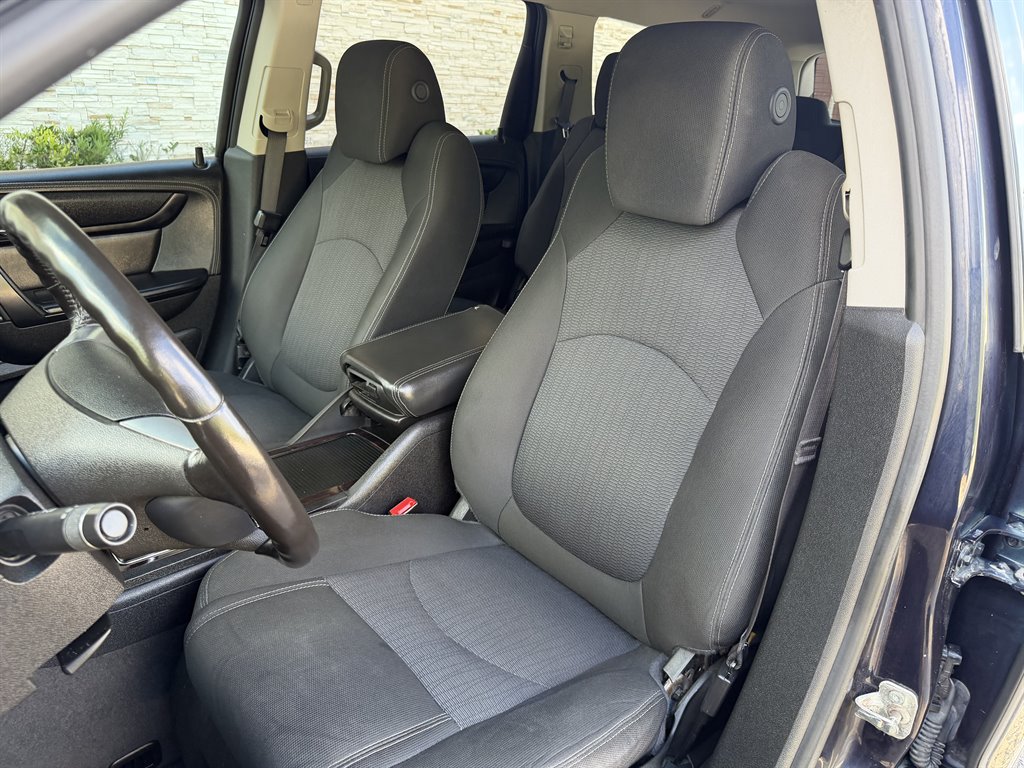 2017 Chevrolet Traverse - $9,499