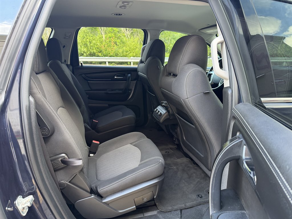 2017 Chevrolet Traverse - $9,499