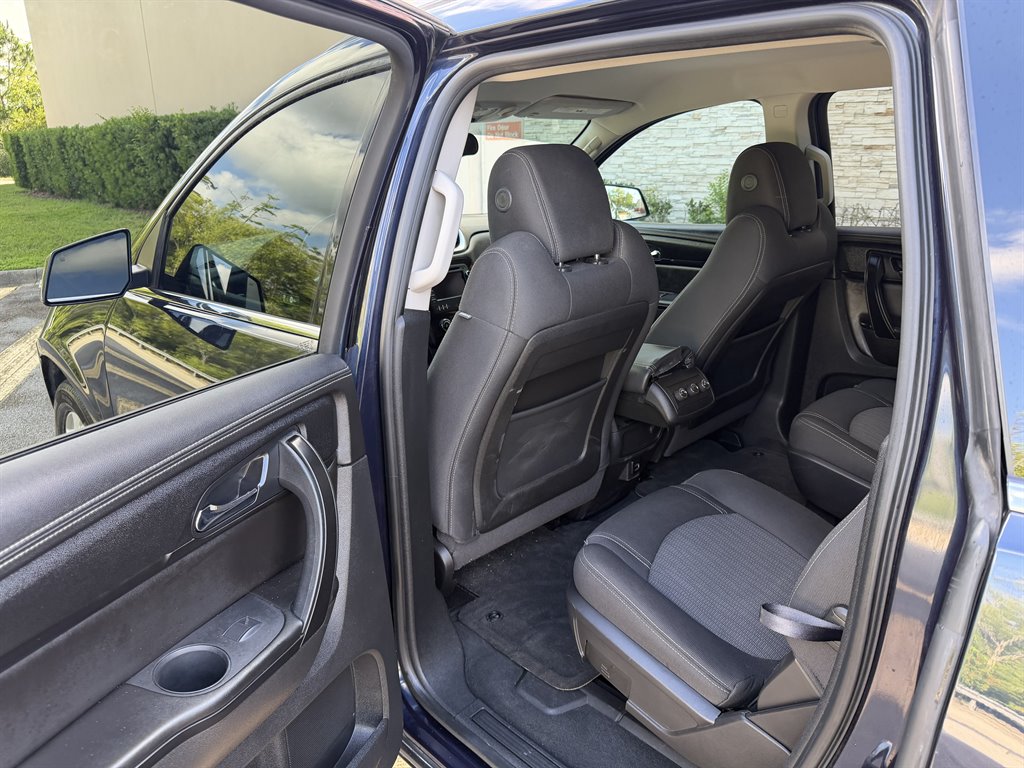 2017 Chevrolet Traverse - $9,499