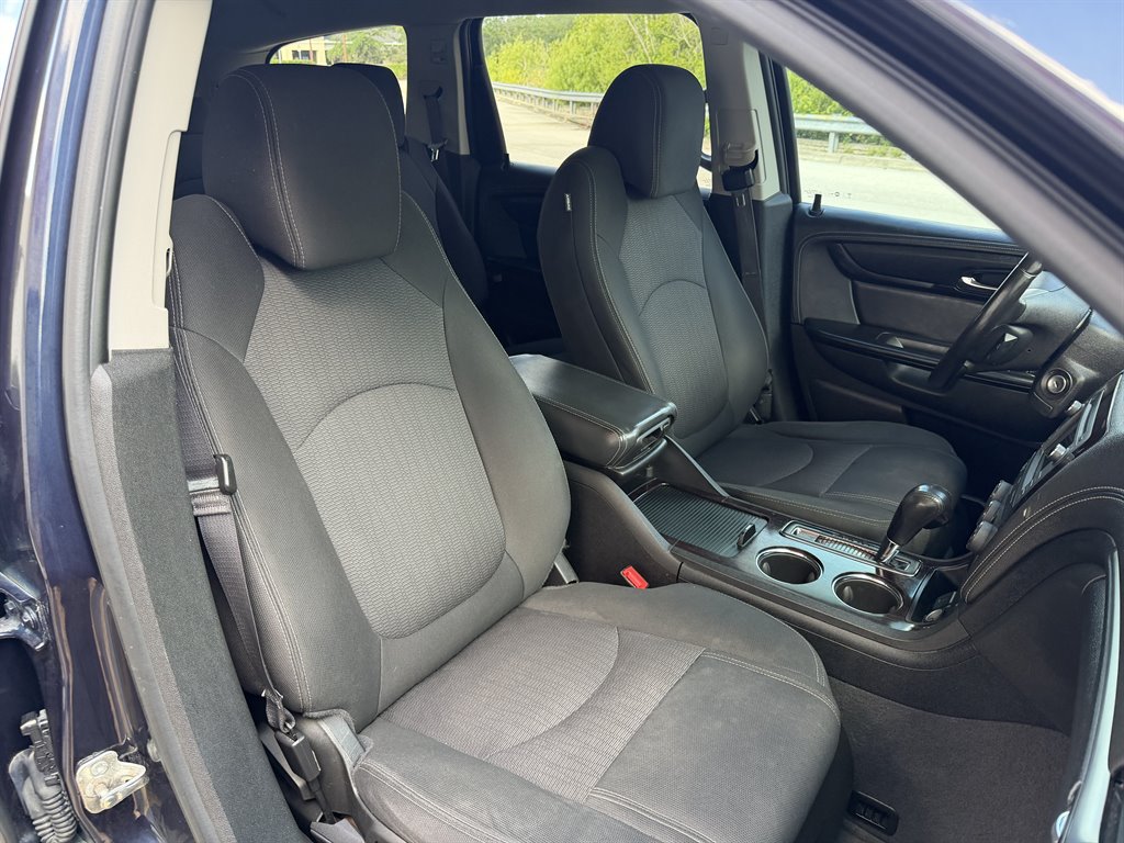 2017 Chevrolet Traverse - $9,499