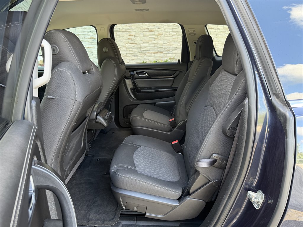 2017 Chevrolet Traverse - $9,499