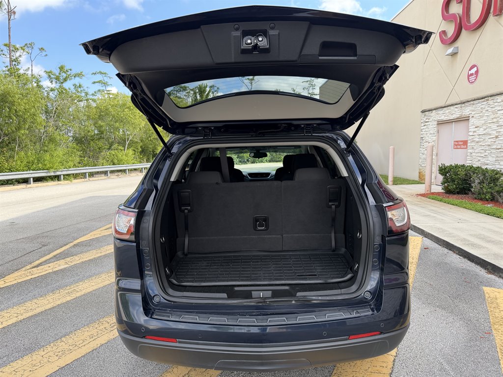 2017 Chevrolet Traverse - $9,499