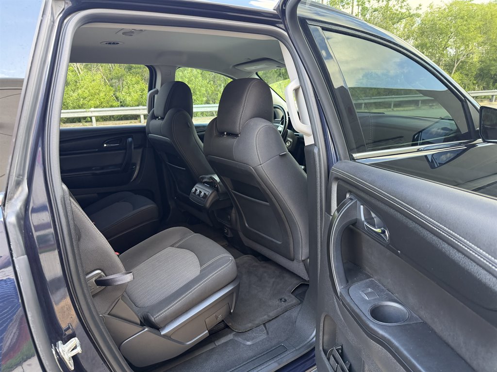 2017 Chevrolet Traverse - $9,499
