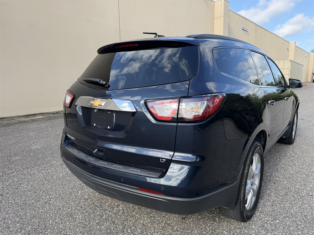 2017 Chevrolet Traverse - $9,499