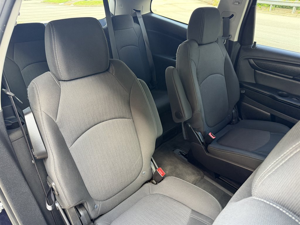 2017 Chevrolet Traverse - $9,499