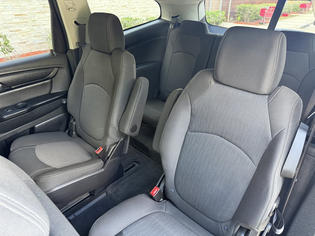 2017 Chevrolet Traverse - $9,499