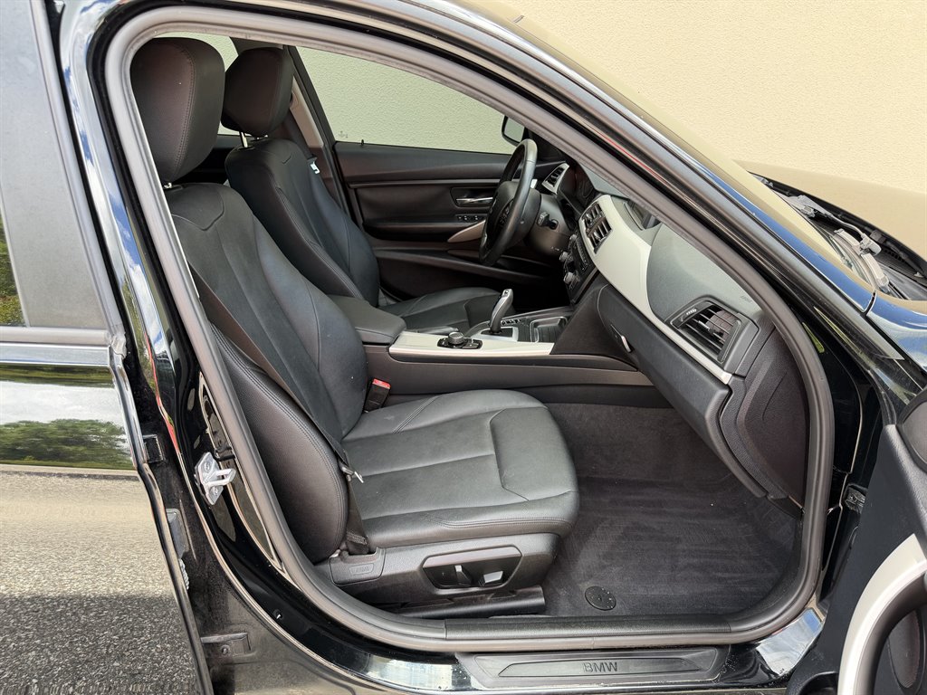 2014 BMW 320i - $7,399