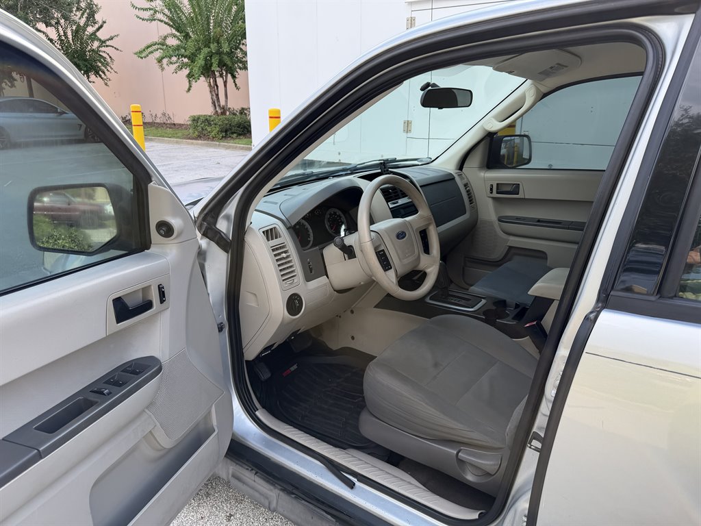 2009 Ford Escape - $3,499