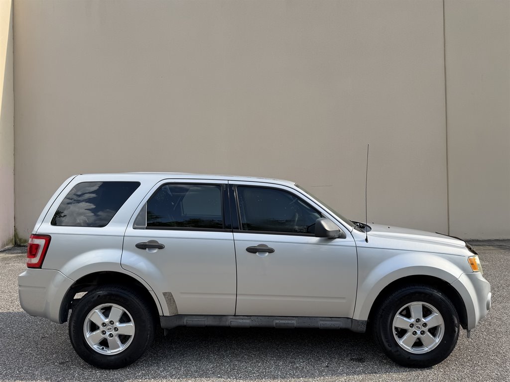 2009 Ford Escape - $3,499