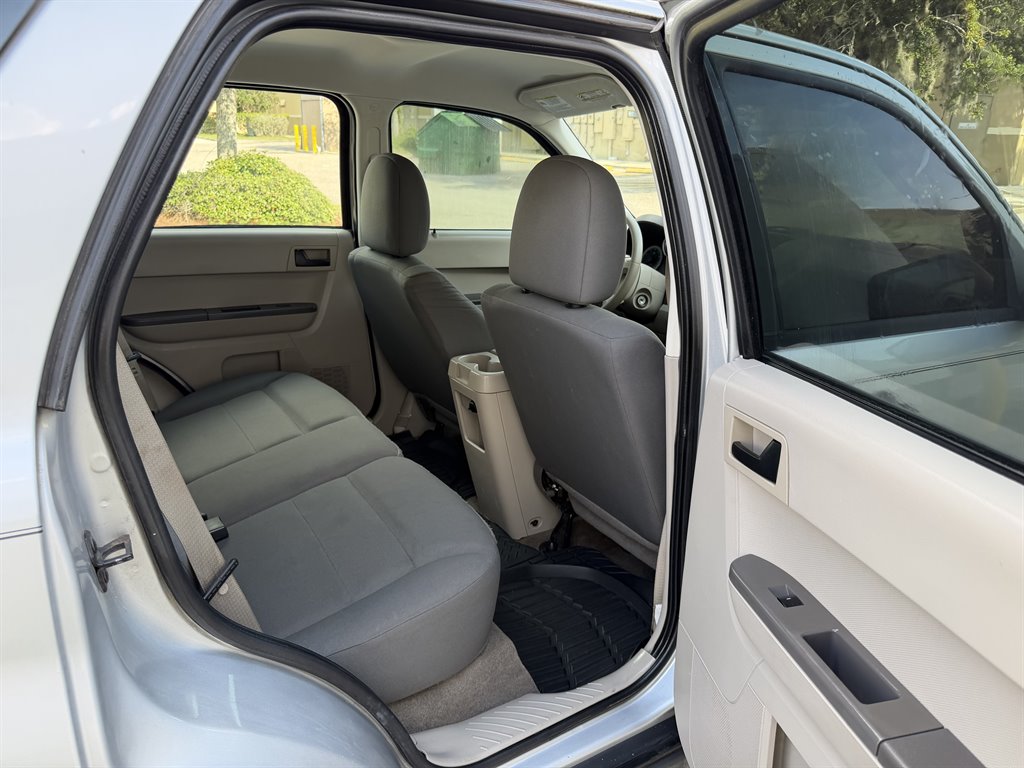 2009 Ford Escape - $3,499