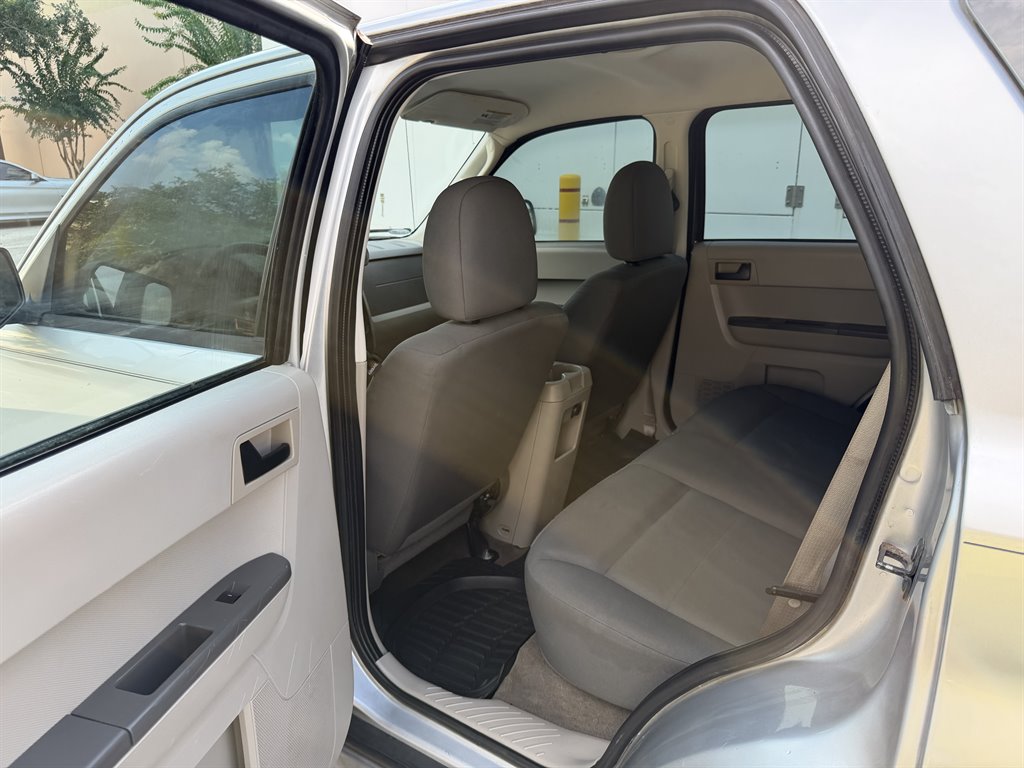 2009 Ford Escape - $3,499