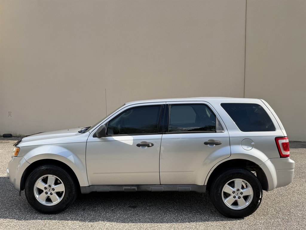 2009 Ford Escape - $3,499