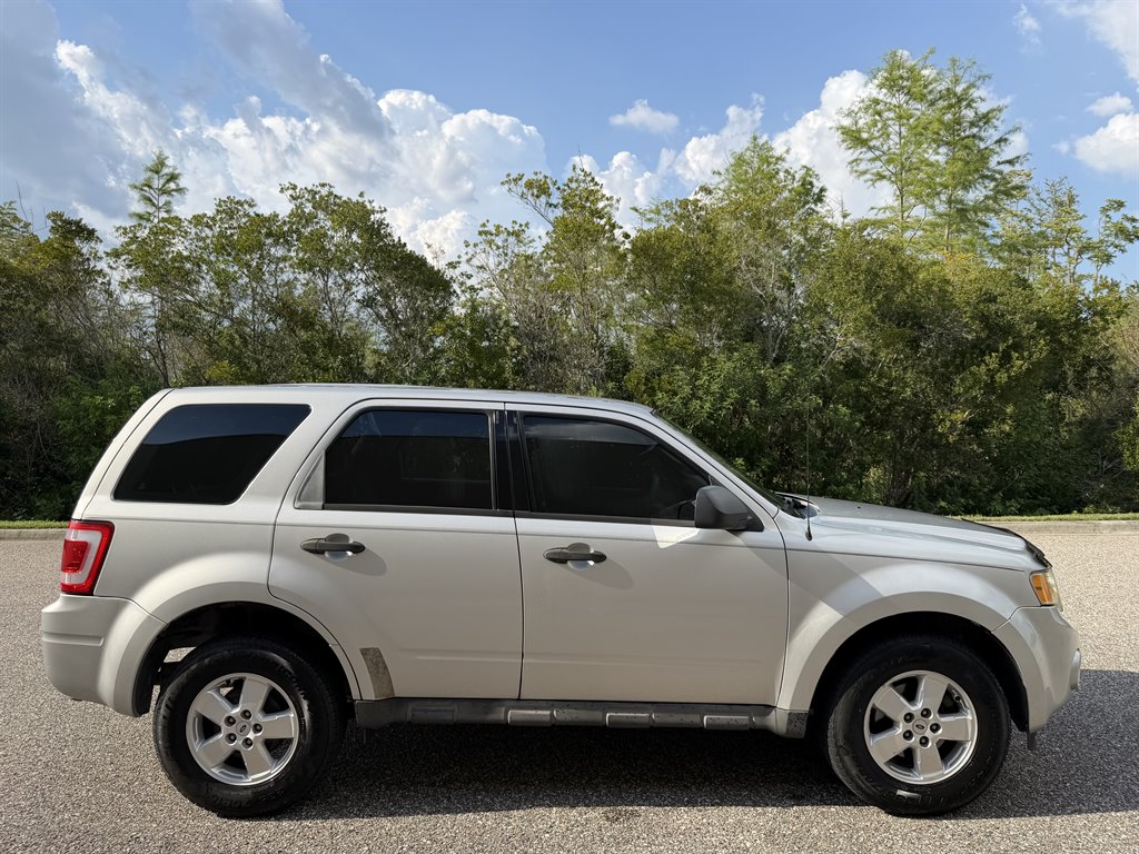 2009 Ford Escape - $3,499