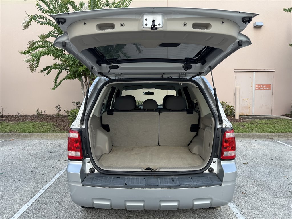 2009 Ford Escape - $3,499