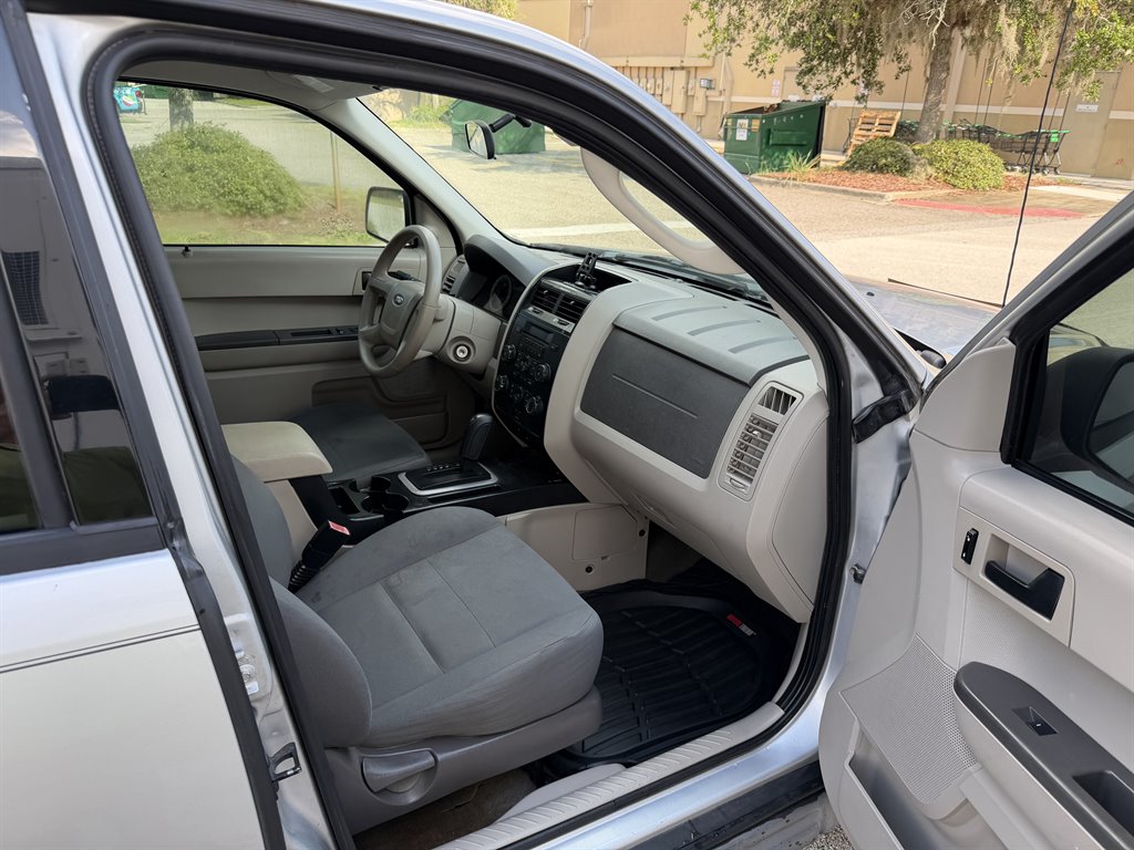 2009 Ford Escape - $3,499