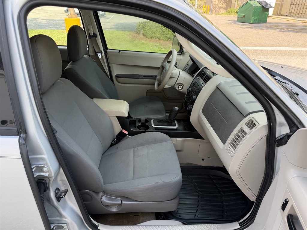 2009 Ford Escape - $3,499