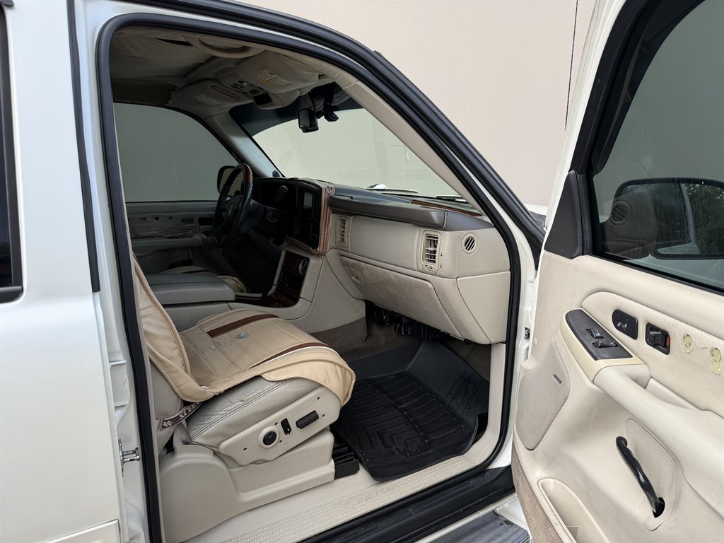 2004 Cadillac Escalade - $4,499
