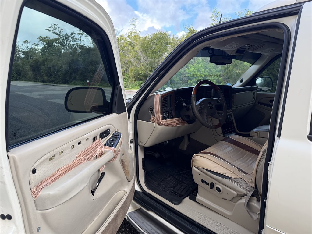 2004 Cadillac Escalade - $4,499