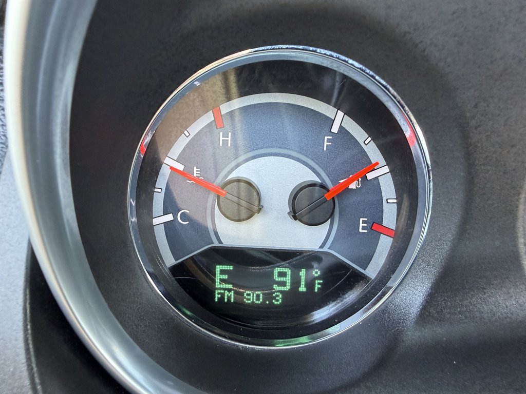 2012 Chrysler 200 - $5,499