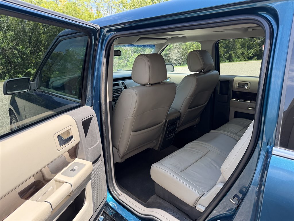 2011 Ford Flex - $3,999