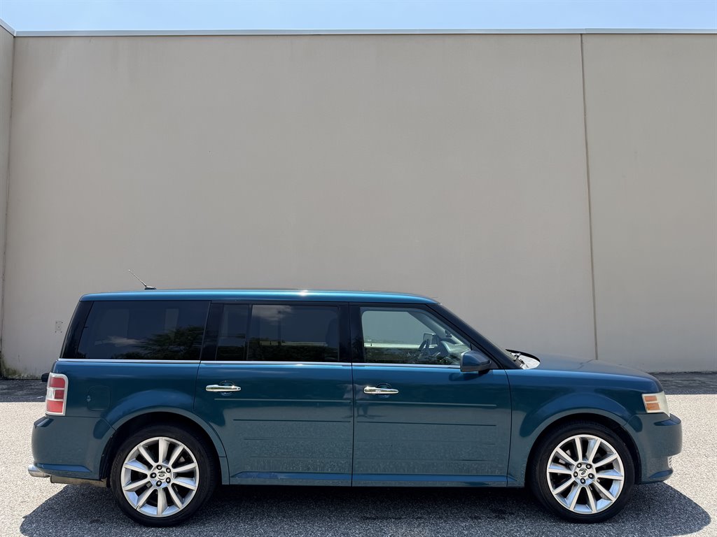 2011 Ford Flex - $3,999