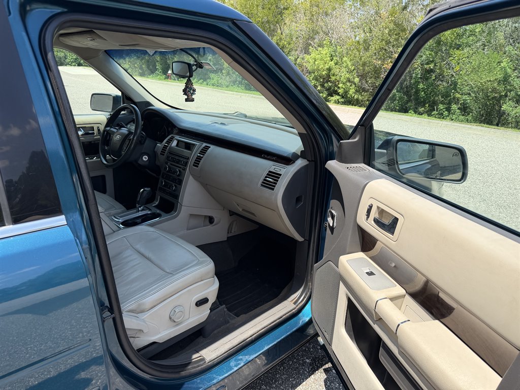 2011 Ford Flex - $3,999