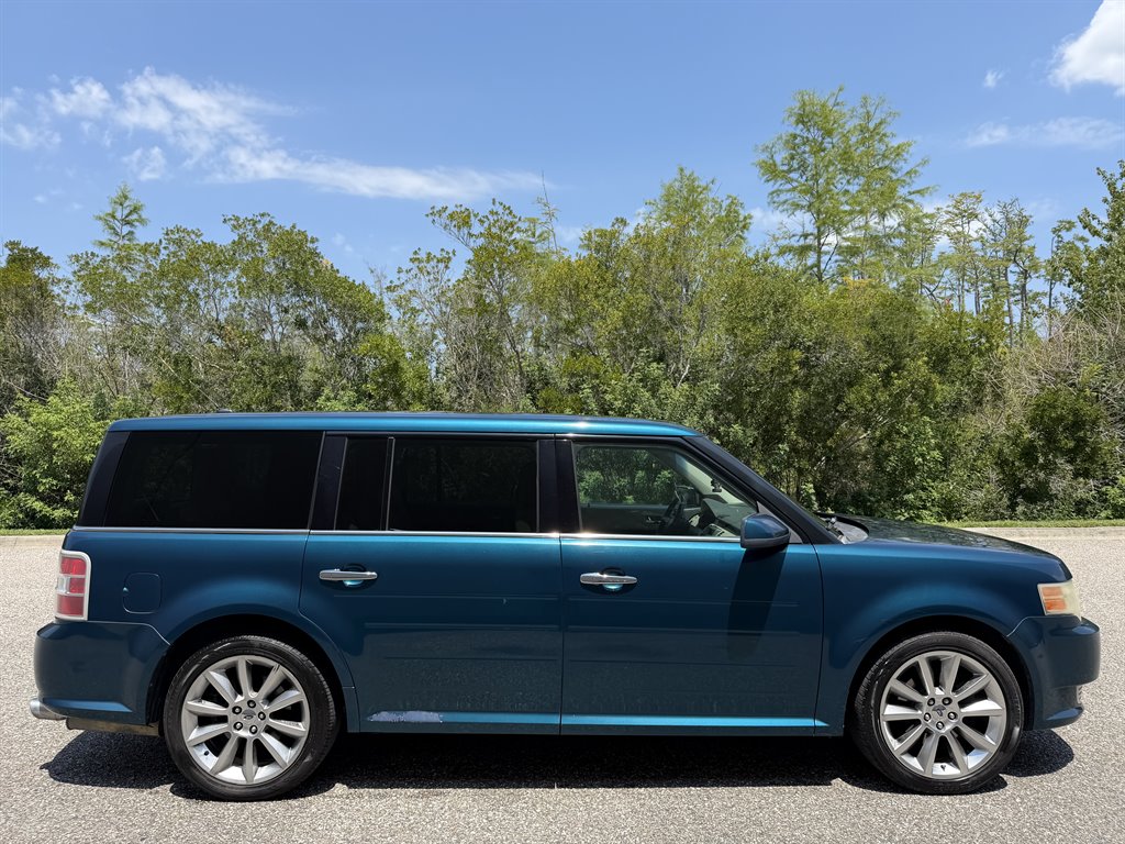2011 Ford Flex - $3,999