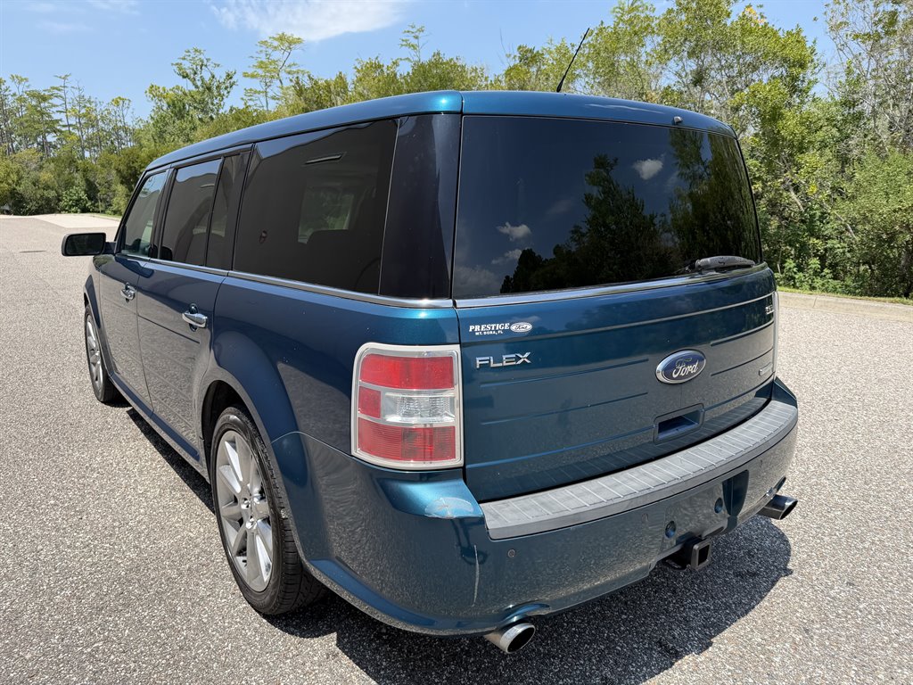2011 Ford Flex - $3,999
