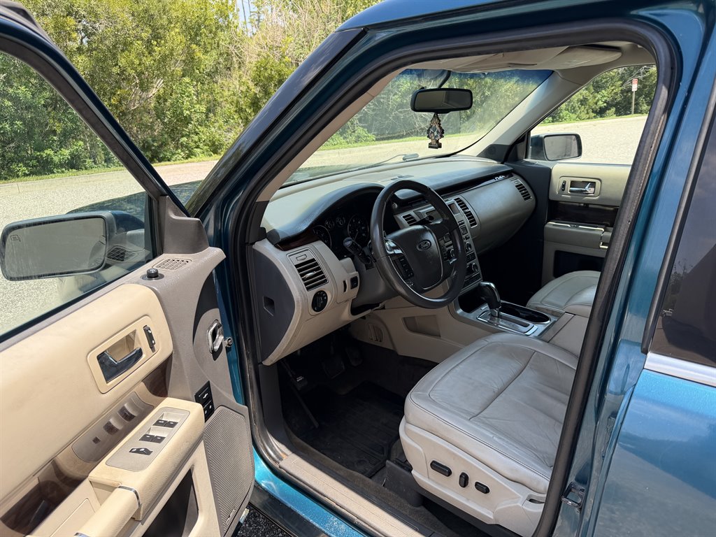 2011 Ford Flex - $3,999