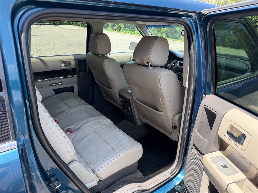 2011 Ford Flex - $3,999