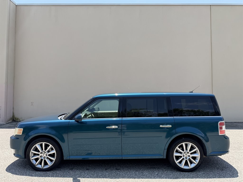 2011 Ford Flex - $3,999