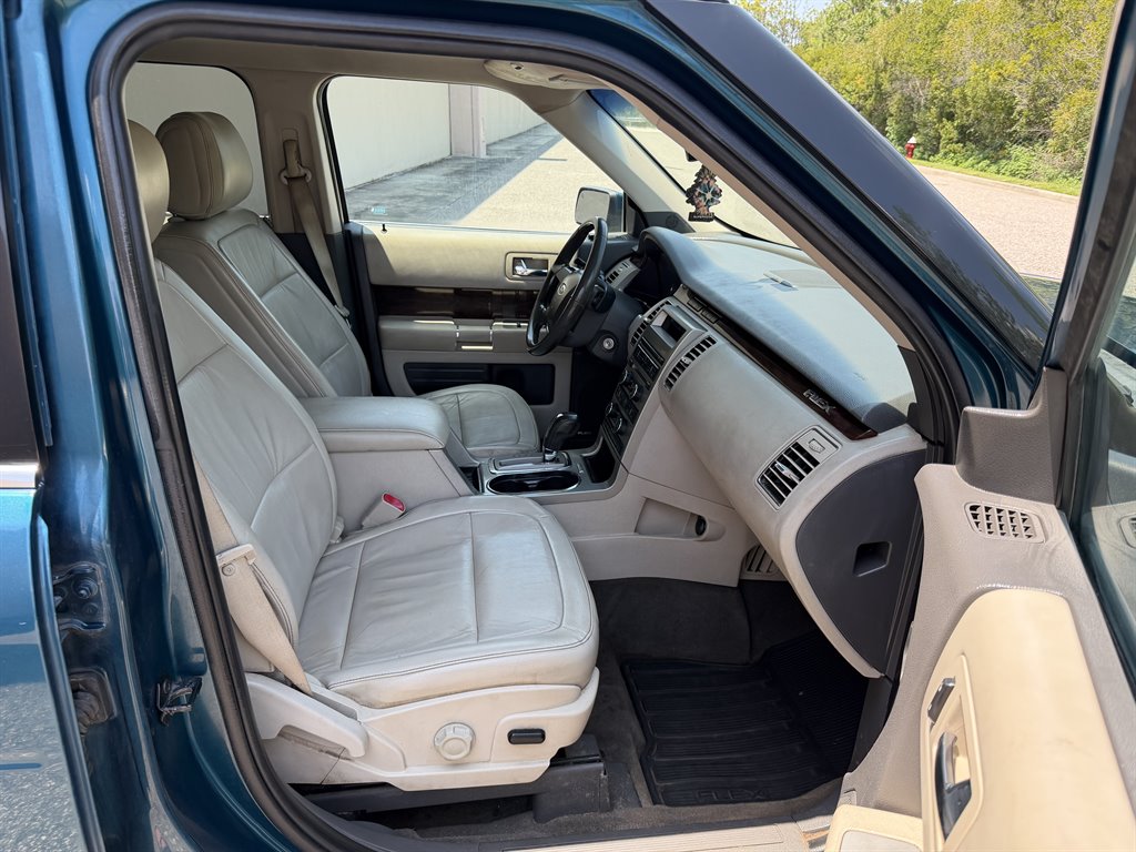 2011 Ford Flex - $3,999