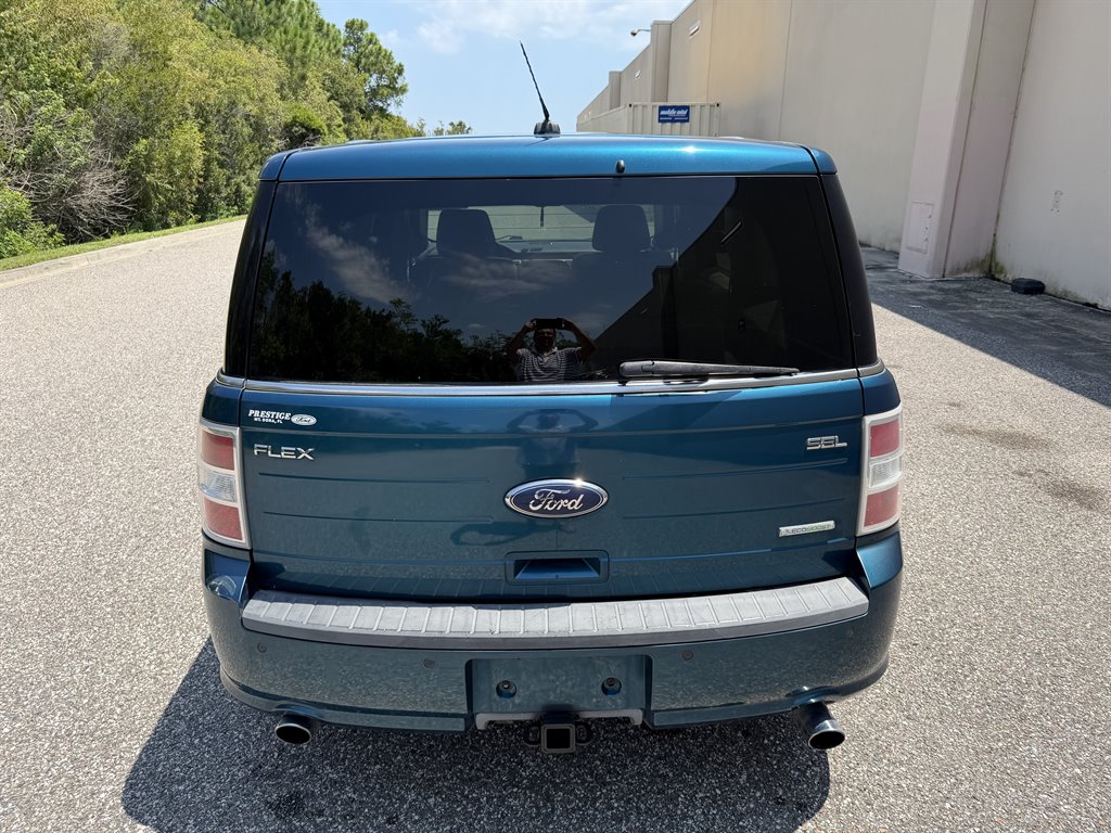 2011 Ford Flex - $3,999