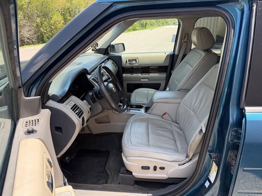 2011 Ford Flex - $3,999