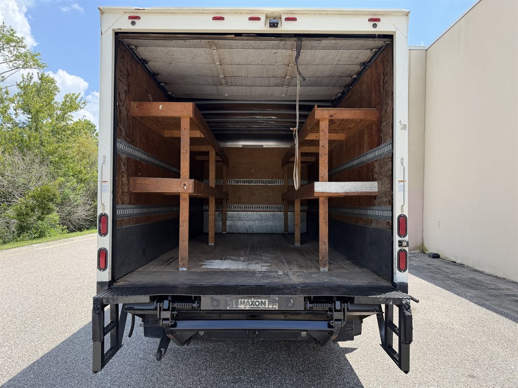 2013 Isuzu Npr/npr-hd - $9,999