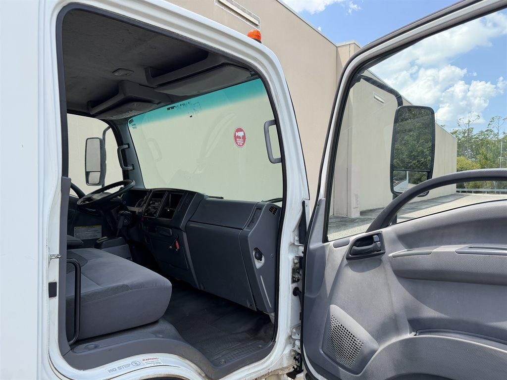 2013 Isuzu Npr/npr-hd - $9,999
