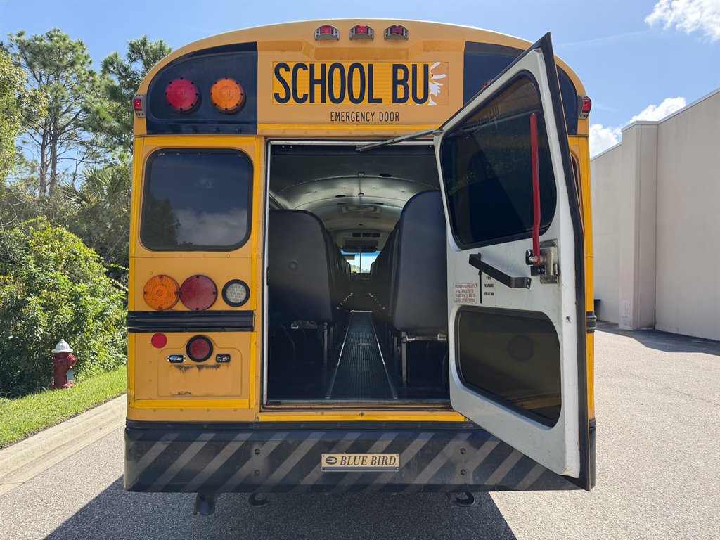 2013 Blue Bird Bb Conventional - $9,999